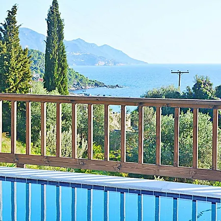 Villa Άρκτος Οε *