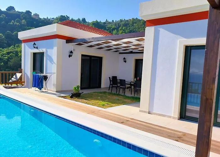 Άρκτος Οε * Pelekas